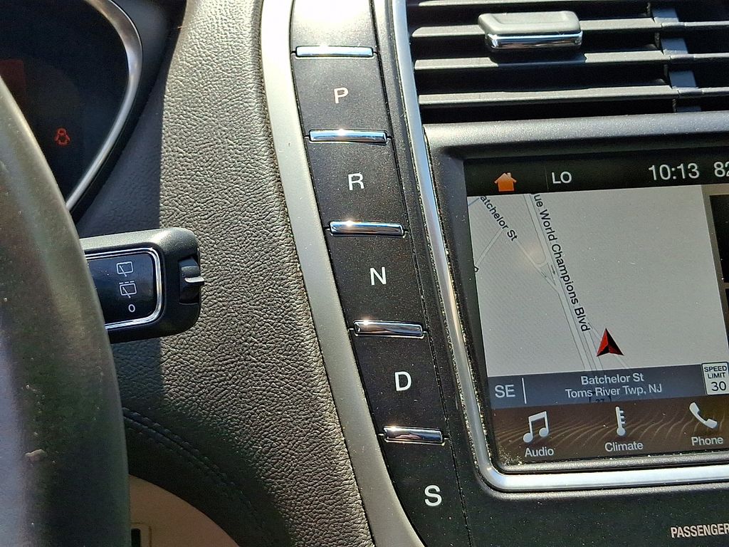 Thumbnail: 2019 Lincoln Nautilus - 15