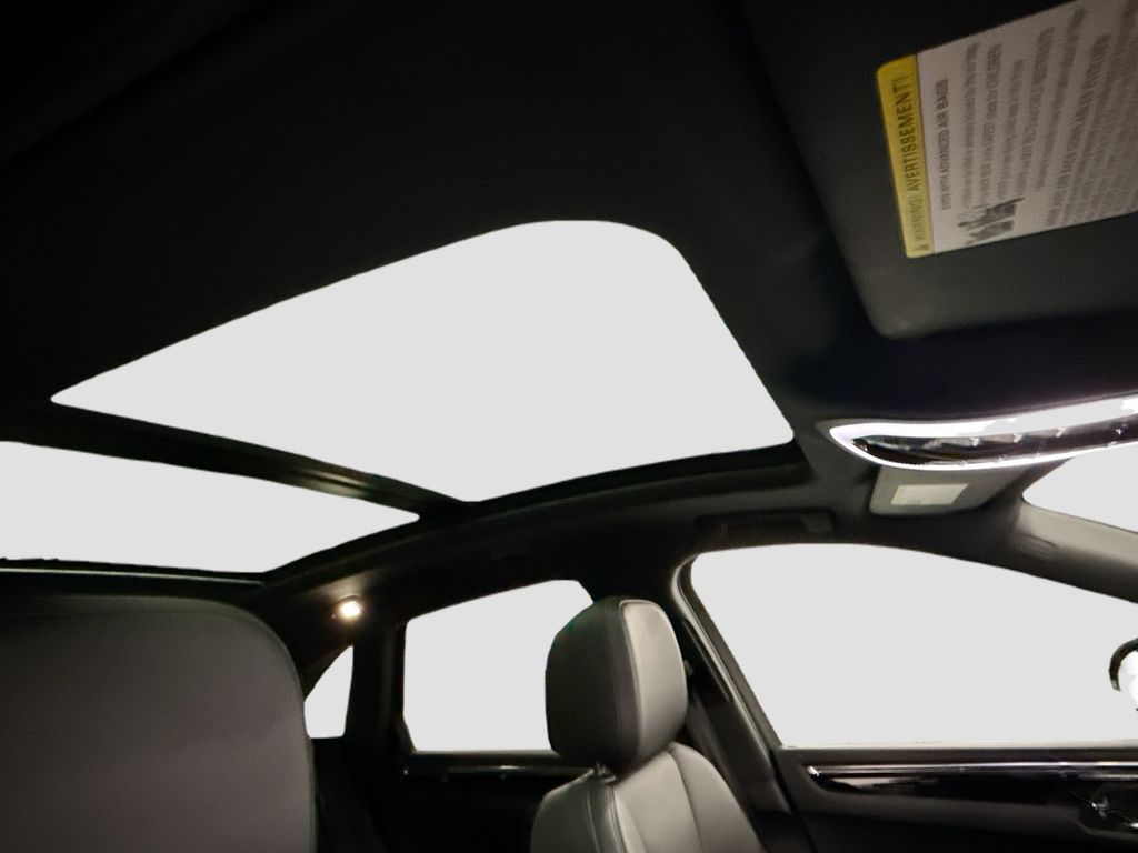 Thumbnail: 2025 Porsche Macan - 20