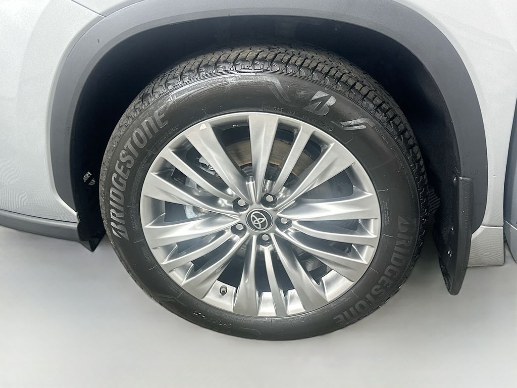 Thumbnail: 2025 Toyota Highlander - 32