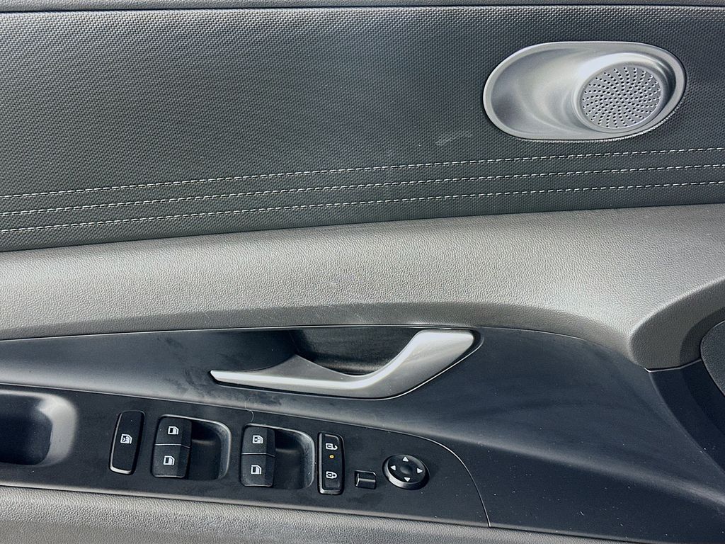 Thumbnail: 2024 Hyundai Elantra - 18