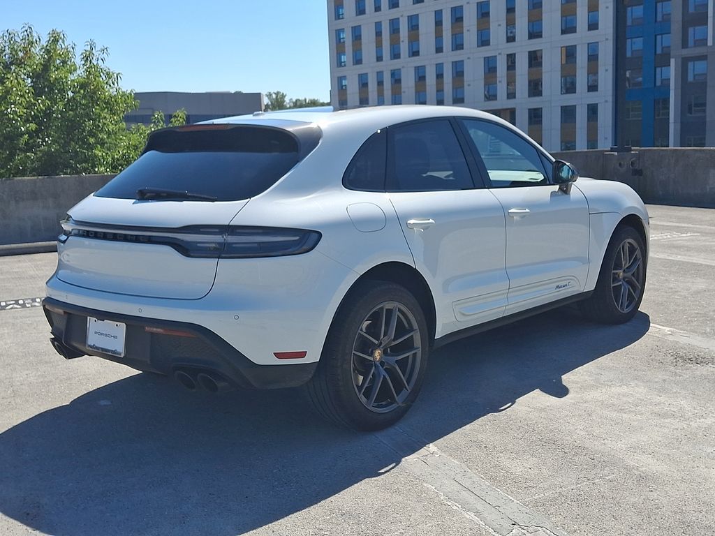 Thumbnail: 2023 Porsche Macan - 8