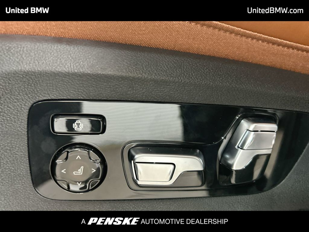 Thumbnail: 2026 BMW X7 - 12