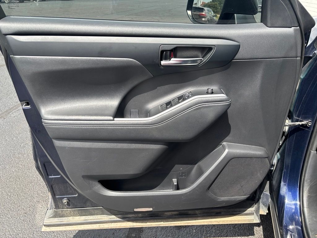 Used 2021 Toyota Highlander SUV