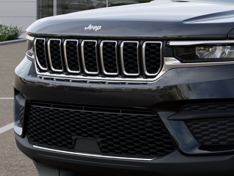 New 2026 Diamond Black Crystal Pearlcoat Jeep Laredo image 11