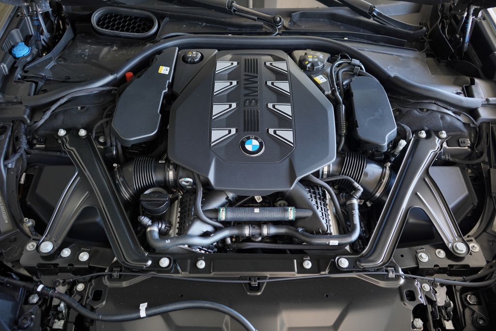 Thumbnail: 2025 BMW 7 Series - 22