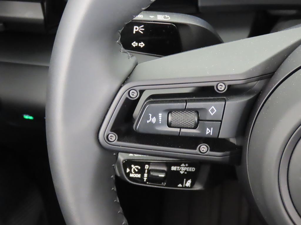 Thumbnail: 2025 Porsche Macan - 20