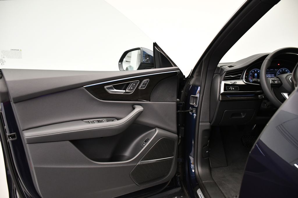 Thumbnail: 2026 Audi Q8 - 32