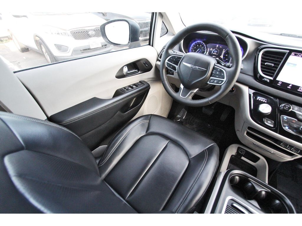 2023 Chrysler Pacifica Touring L - 7