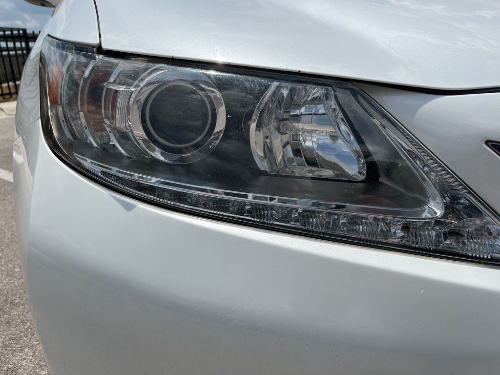 Thumbnail: 2013 Lexus ES - 14