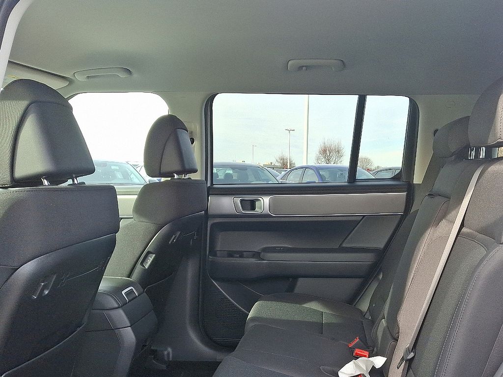 2025 Hyundai Santa Fe SE 7