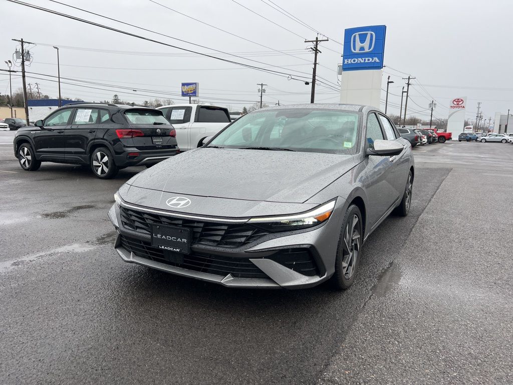 2024 Hyundai Elantra SEL FWD