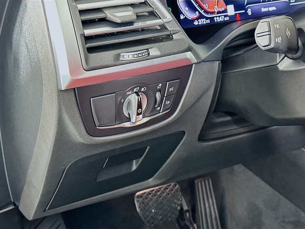 Thumbnail: 2025 BMW X4 - 10