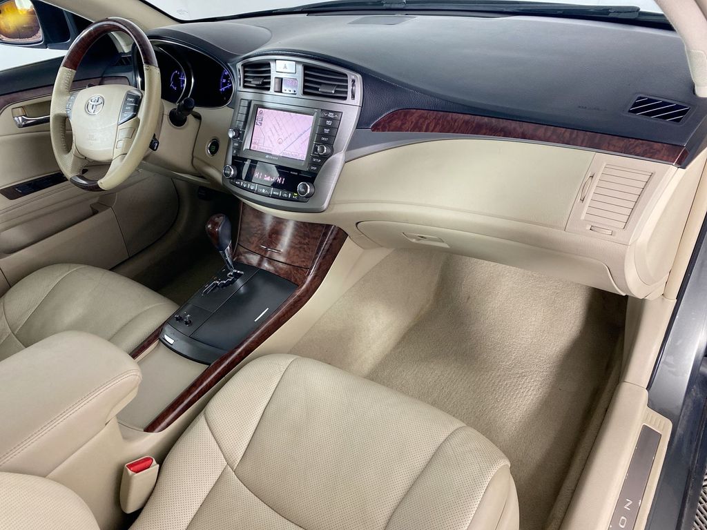 2012 Toyota Avalon Limited 28