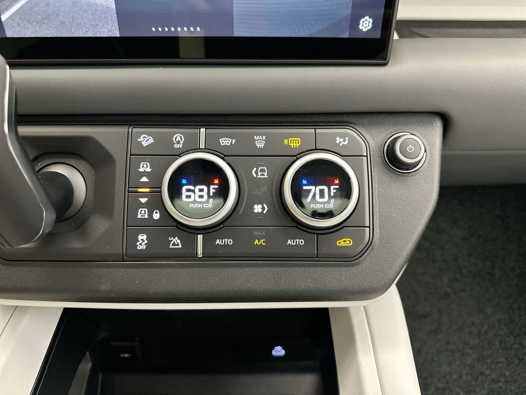 Thumbnail: 2025 Land Rover Defender - 13