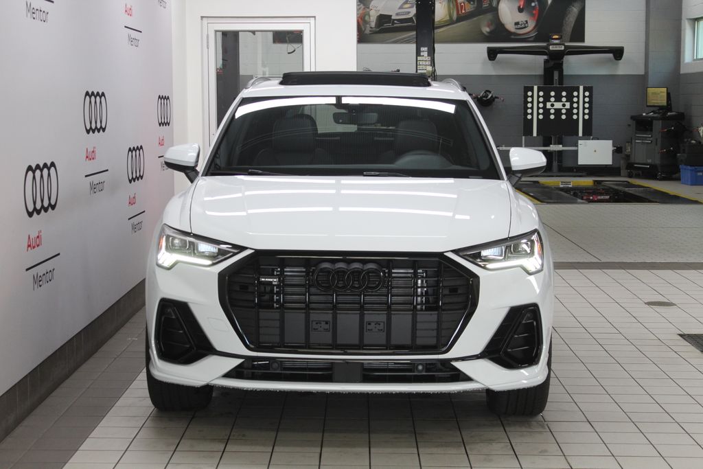 Thumbnail: 2025 Audi Q3 - 9