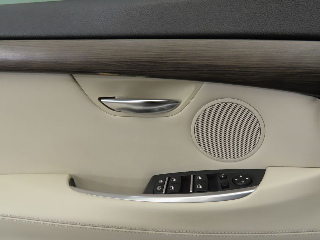 2010 BMW 5 Series 535i 23