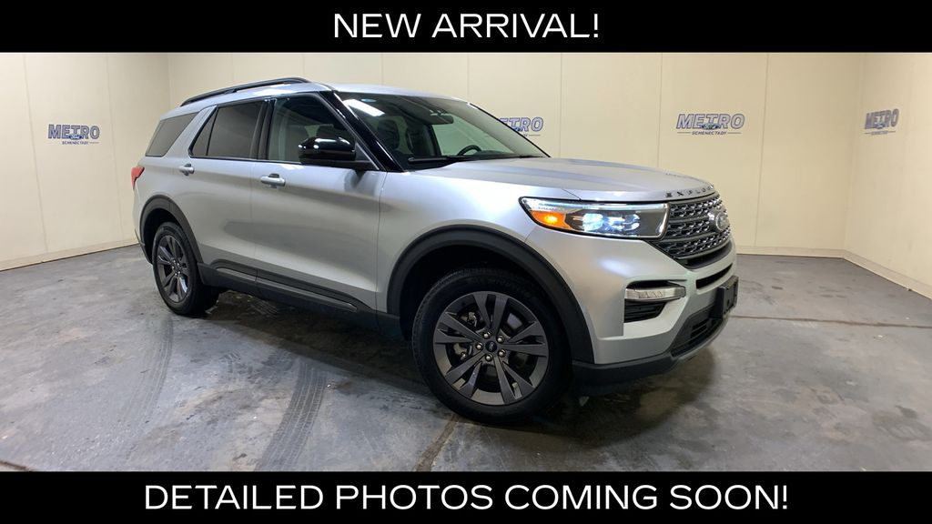 Iconic Silver Metallic 2023 Ford Explorer XLT AWD SUV / Crossover All-Wheel Drive Automatic