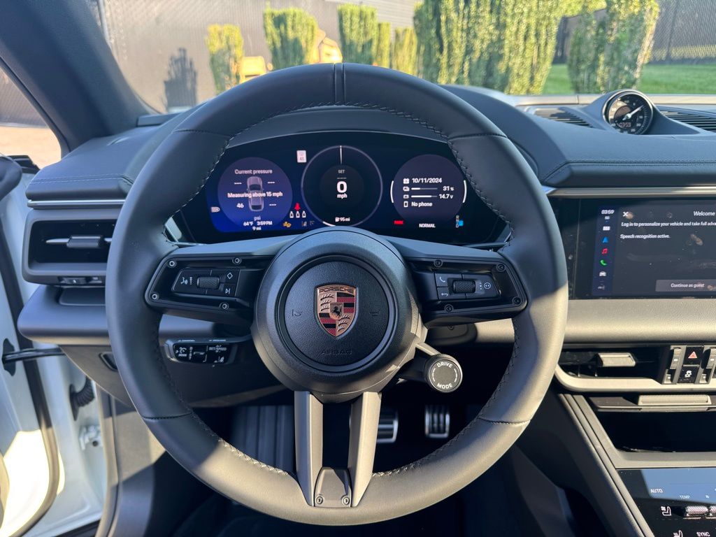 2024 Porsche Macan T 13