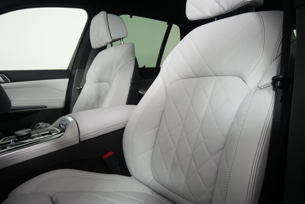 Thumbnail: 2026 BMW X5 - 11