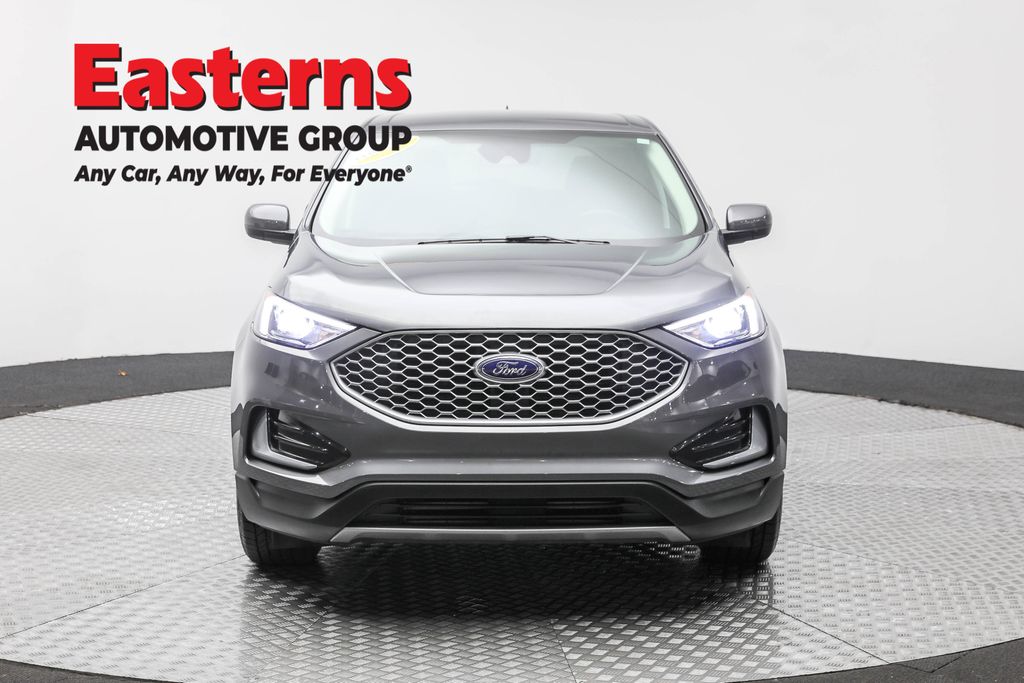 Used 2024 Gray Ford SEL image 2