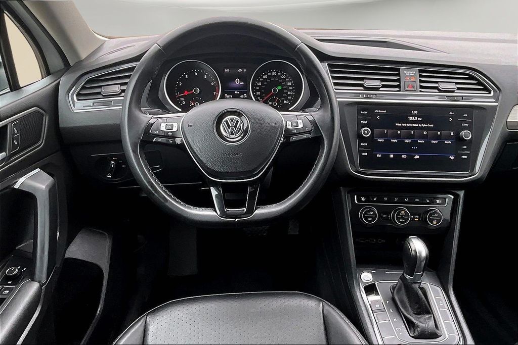 Used 2019 White Volkswagen 2.0T SE image 9