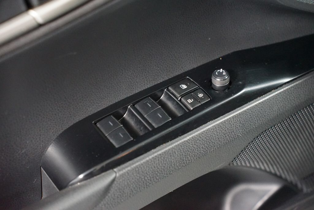 Thumbnail: 2025 Toyota Camry - 31