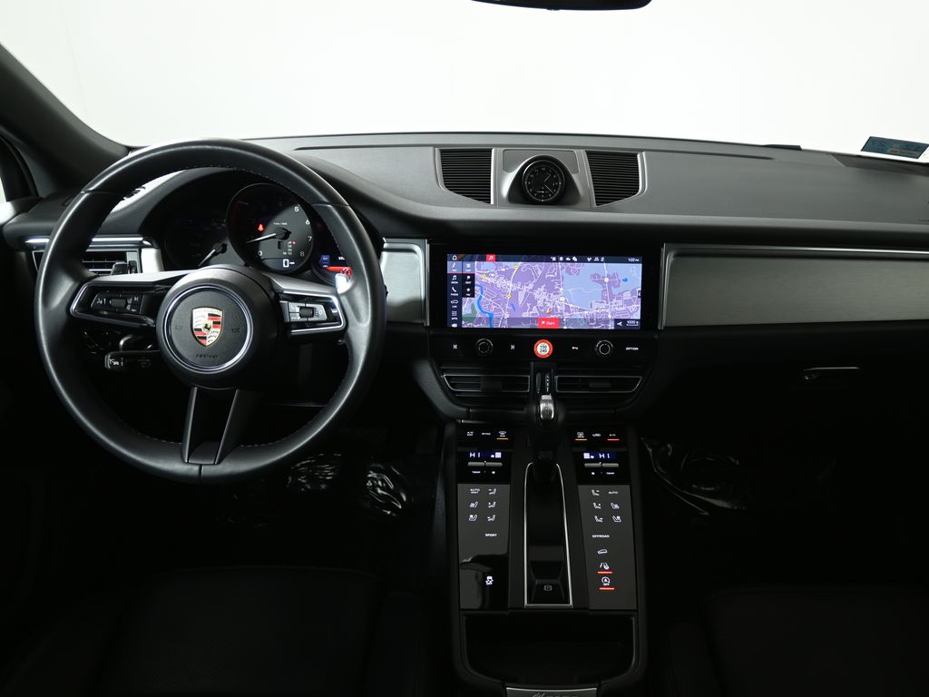 Thumbnail: 2025 Porsche Macan - 16