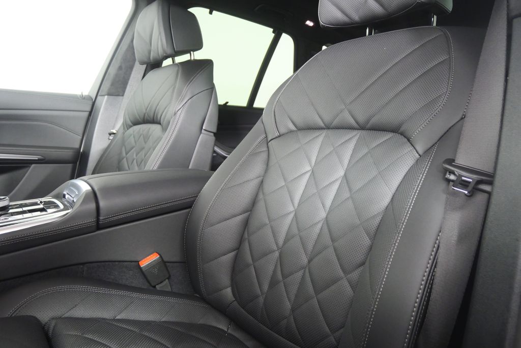 Thumbnail: 2026 BMW X5 - 11