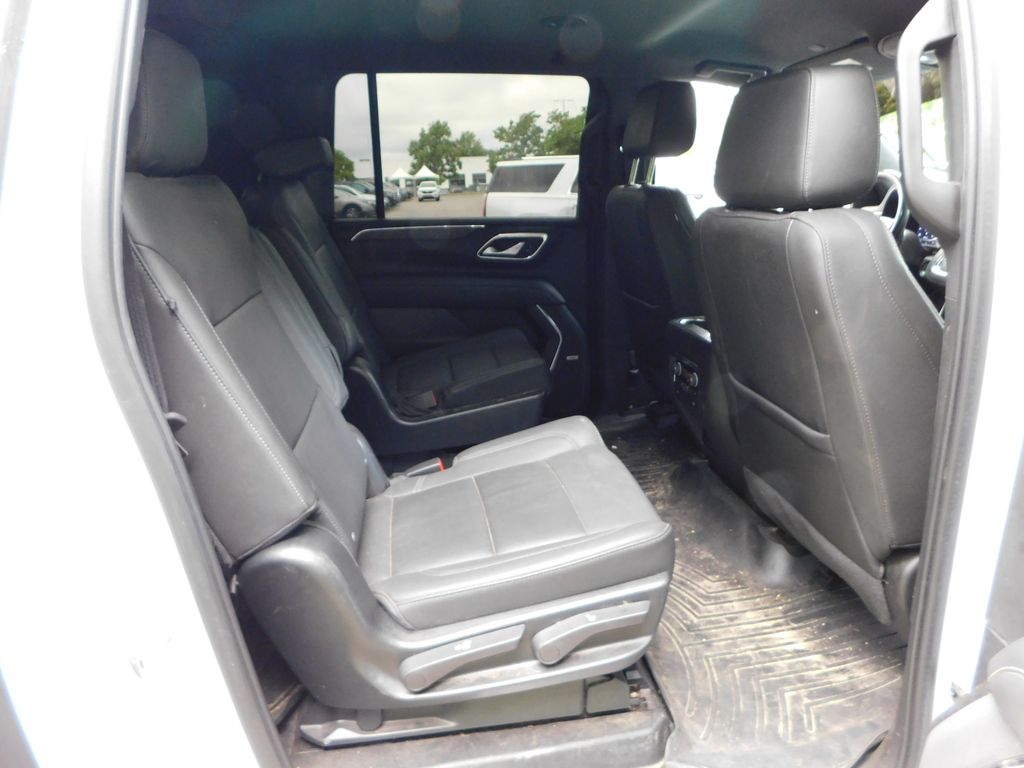 2022 Chevrolet Suburban LT 5