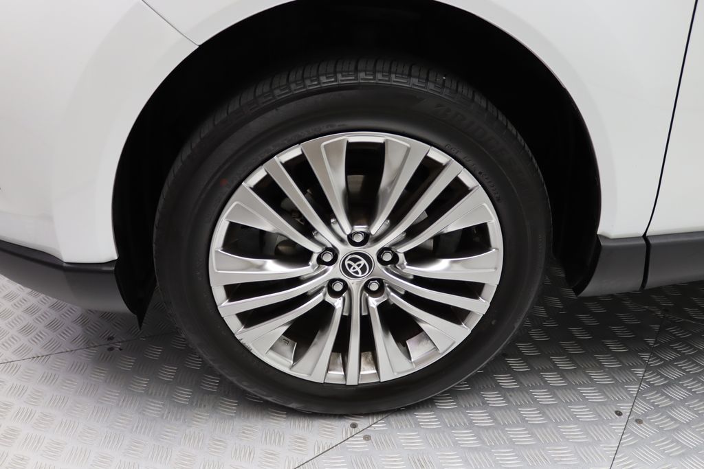 Thumbnail: 2023 Toyota Venza - 4