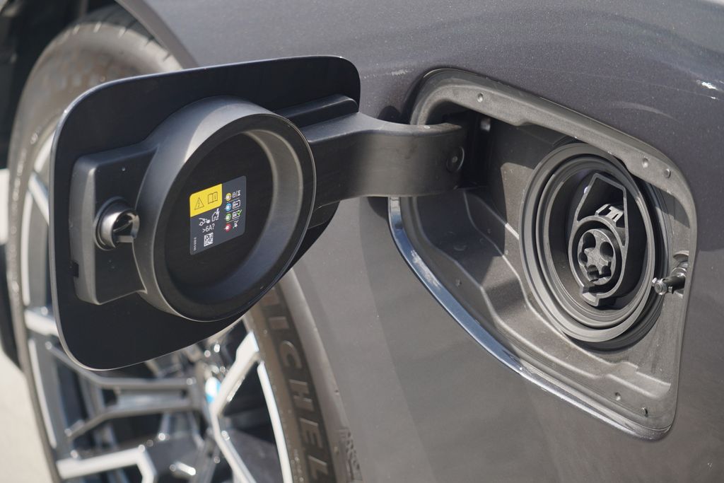 Thumbnail: 2026 BMW M5 - 6