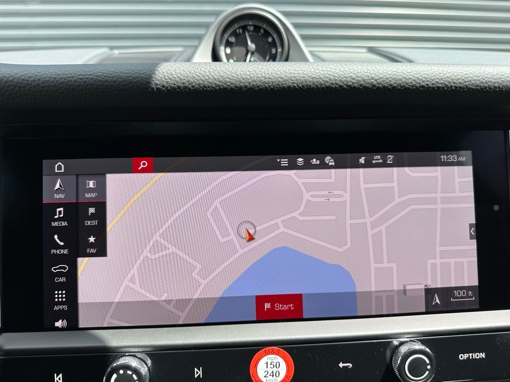 2025 Porsche Macan  26