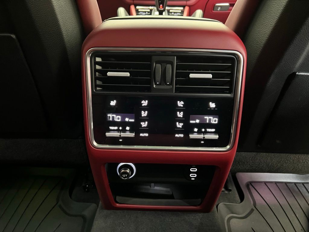 Thumbnail: 2023 Porsche Cayenne - 17