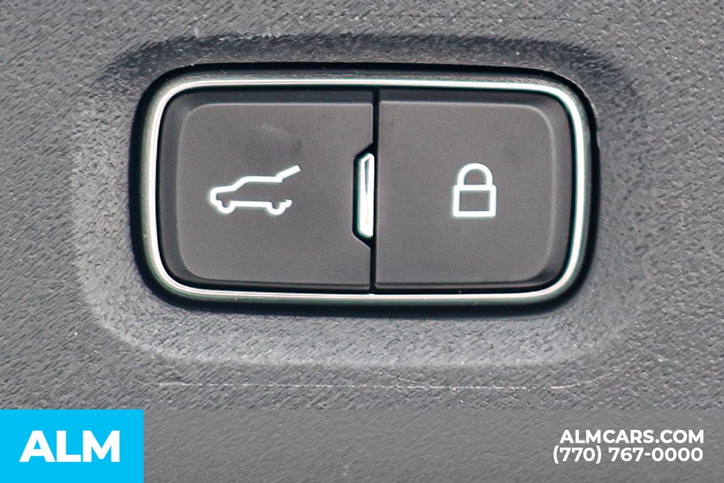 Used 2025 Silver Ford Platinum image 28