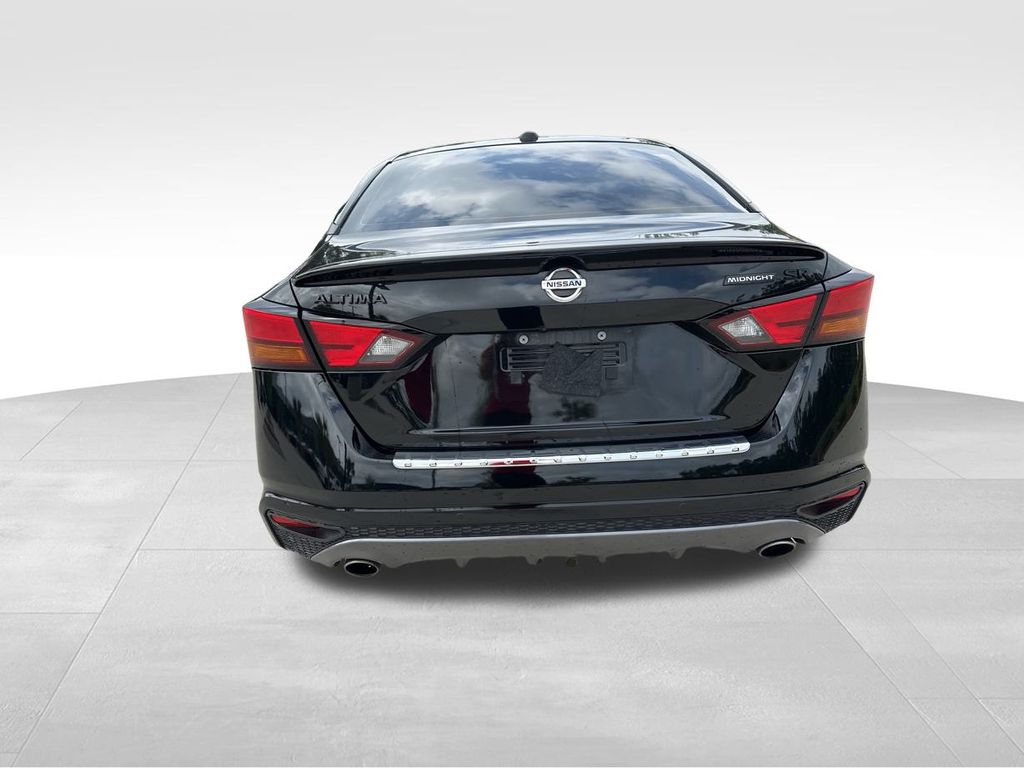 2022 Super Black Clearcoat Nissan Altima 2.5 SR FWD Sedan
