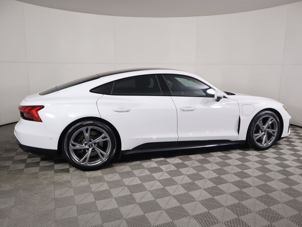 Thumbnail: 2023 Audi e-tron GT - 4