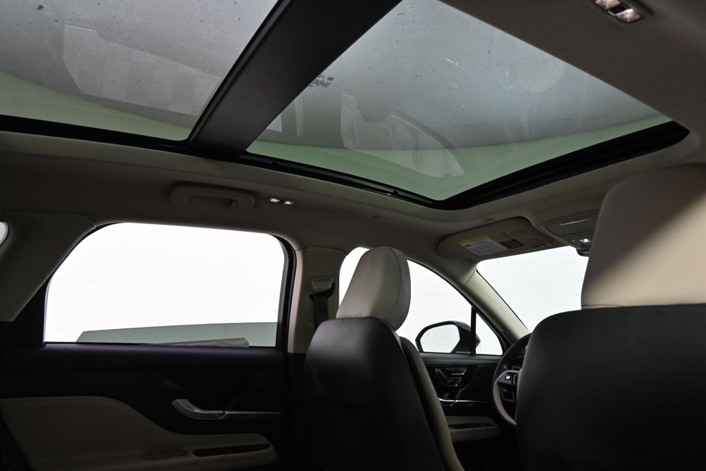 New 2026 White Lincoln Premiere image 17