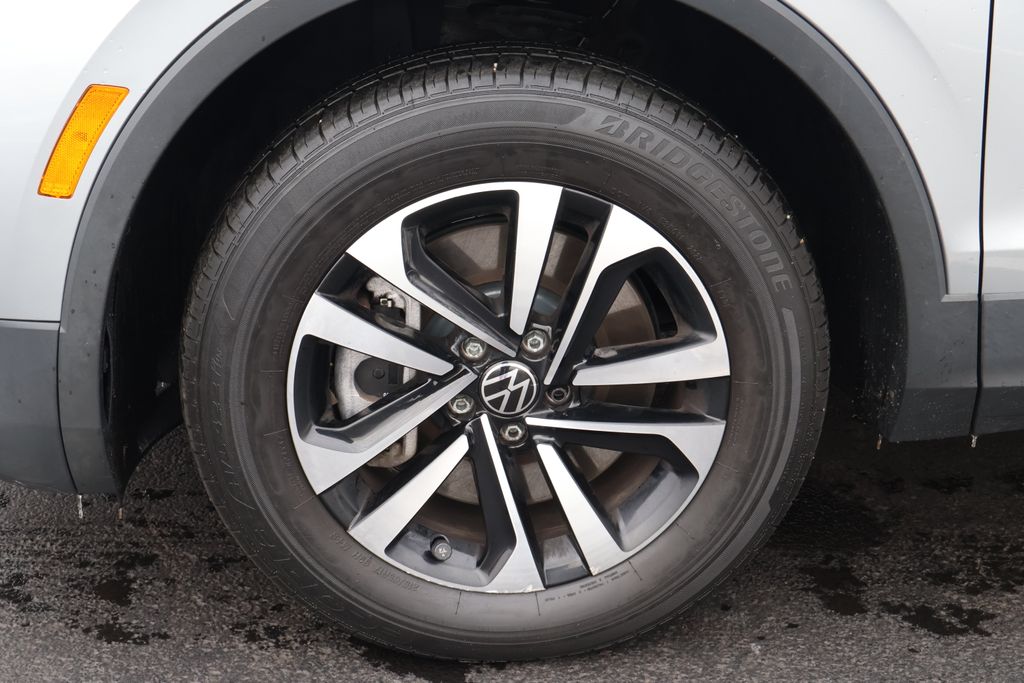 Thumbnail: 2022 Volkswagen Tiguan - 11