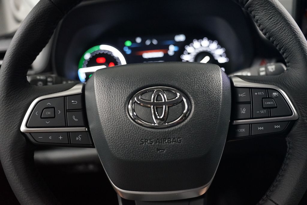 Thumbnail: 2025 Toyota Sienna - 18