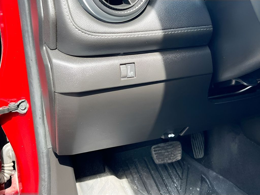 Used 2025 Red Chevrolet LT image 10