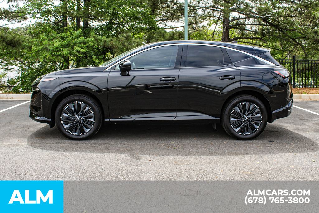 Used 2025 Black Nissan Platinum image 7