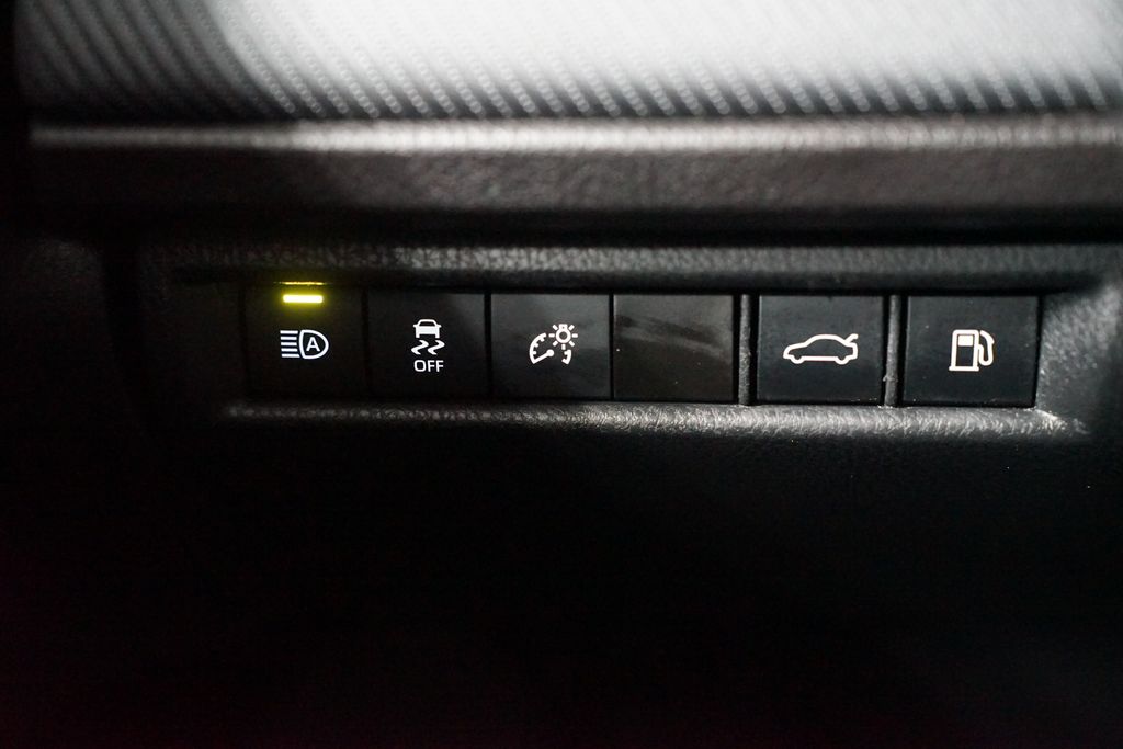 Thumbnail: 2025 Toyota Camry - 25