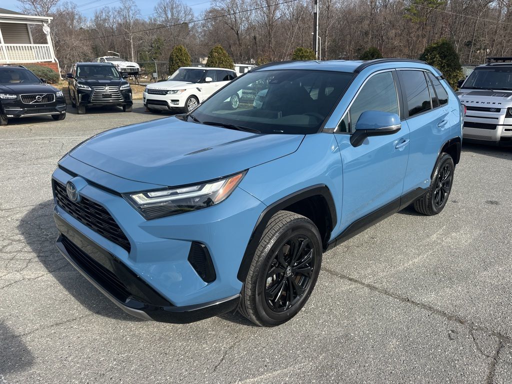 2024 Toyota RAV4 Hybrid SE's photo