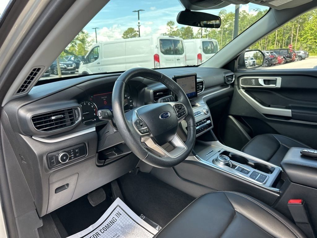 2024 Silver Metallic Ford Explorer XLT RWD SUV