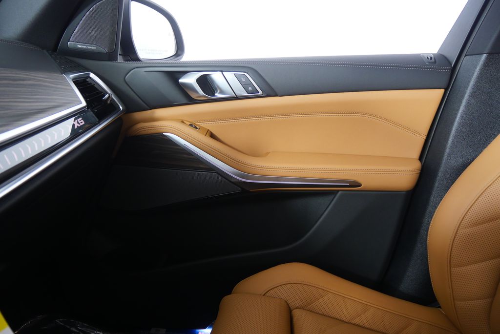 Thumbnail: 2026 BMW X5 - 23