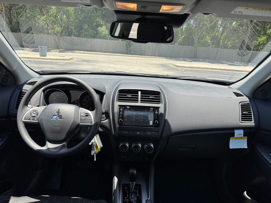 2025 Mitsubishi Outlander Sport ES photo 18