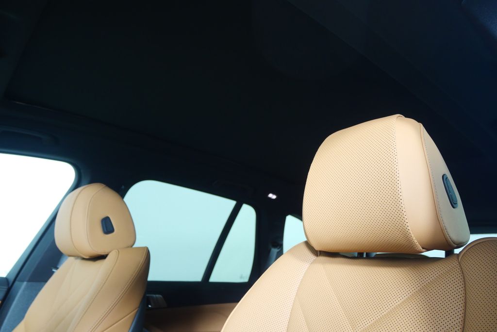 Thumbnail: 2026 BMW X5 - 12