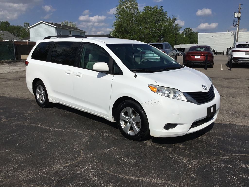 Thumbnail: 2013 Toyota Sienna - 7