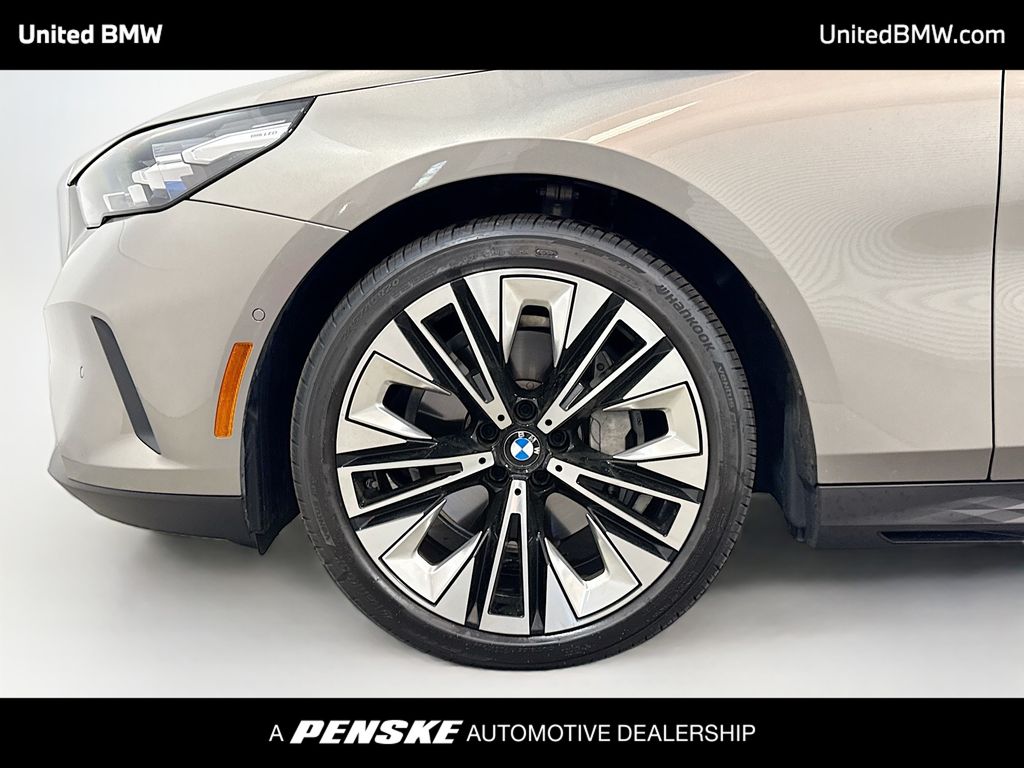 Thumbnail: 2026 BMW 5 Series - 2