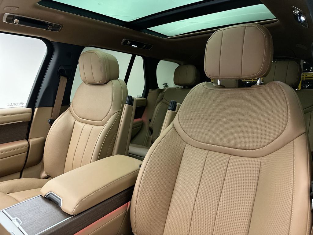 Thumbnail: 2025 Land Rover Range Rover - 10
